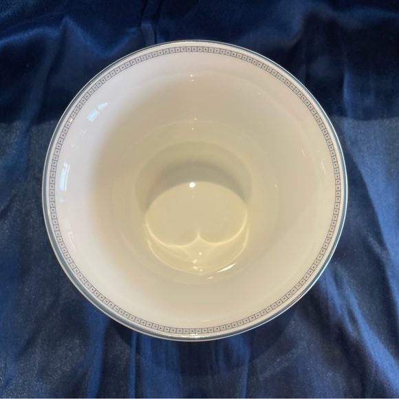 Wedgwood Chinese Legend Vase - Picture 4 of 6